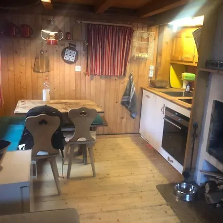 Chalet Huette/ Mazot Ein Umgebauter Alter Kornspeicher *