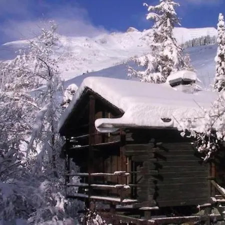Huette/ Mazot Ein Umgebauter Alter Kornspeicher Chalet *