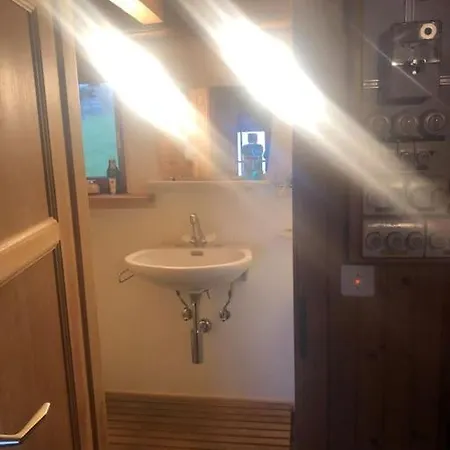 Huette/ Mazot Ein Umgebauter Alter Kornspeicher Chalet *