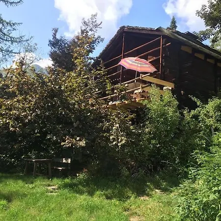 Huette/ Mazot Ein Umgebauter Alter Kornspeicher * Verbier