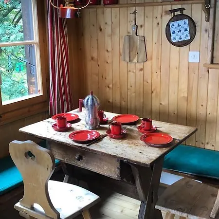 Huette/ Mazot Ein Umgebauter Alter Kornspeicher Verbier